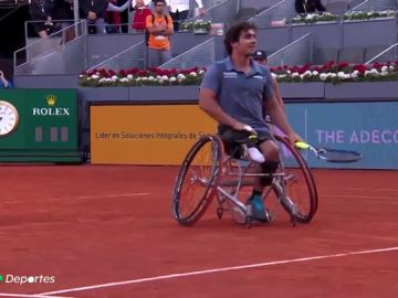 'Vale la pierna': Con este lema, Daniel Caverzaschi ha llegado a ser el Nadal del tenis en silla de ruedas