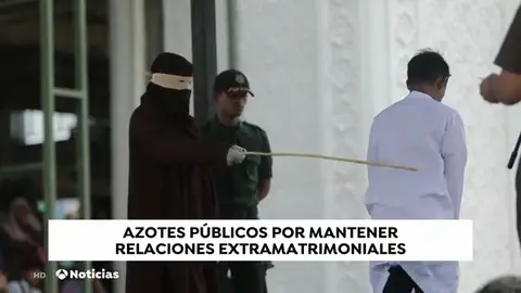 Azotan en plena calle a 11 indonesios por mantener relaciones extramaritales Azotan en plena calle a 11 indonesios por mantener relaciones extramaritales