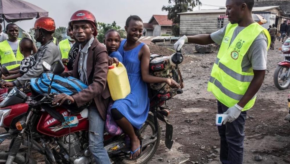 Ruanda cierra sus fronteras terrestres con la RD del Congo por la epidemia de ébola.