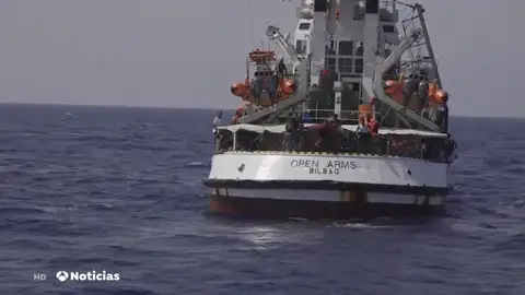 El Open Arms pide asilo a España para 31 menores que van a bordo del buque El Open Arms pide asilo a España para 31 menores que van a bordo del buque