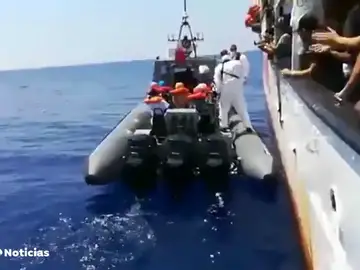 Open Arms anuncia la evacuación del bebé con problemas respiratorios que viaja a bordo Open Arms anuncia la evacuación del bebé con problemas respiratorios que viaja a bordo