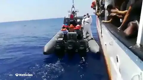 Open Arms anuncia la evacuación del bebé con problemas respiratorios que viaja a bordo Open Arms anuncia la evacuación del bebé con problemas respiratorios que viaja a bordo