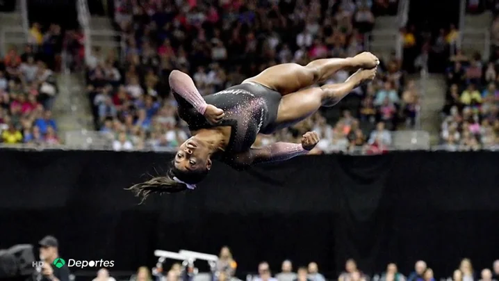 Simone Biles deja con la boca abierta al mundo de la gimnasia: "Va sobradísima... le da tiempo a mirar el suelo y a caer tranquilamente"