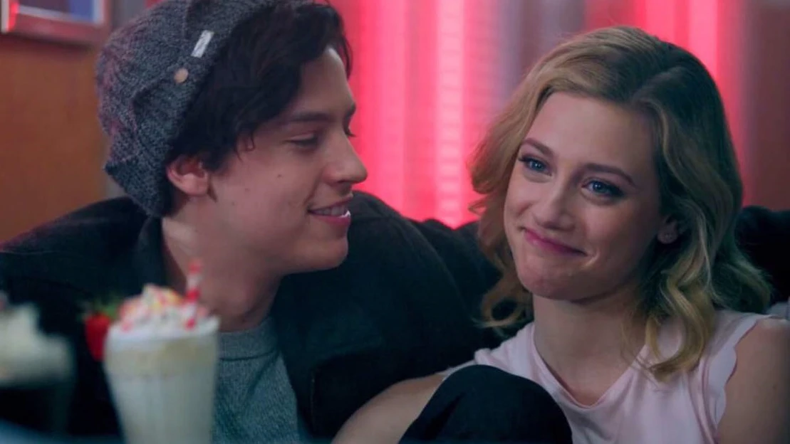 Cole Sprouse y Lili Reinhart en 'Riverdale' Cole Sprouse y Lili Reinhart en 'Riverdale'