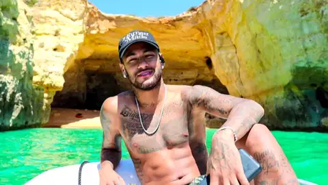 Neymar 'preocupado' por su futuro: descansa en una playa en Portugal tras un concierto Neymar 'preocupado' por su futuro: descansa en una playa en Portugal tras un concierto