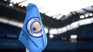 La bandera del Manchester City en el Etihad Stadium