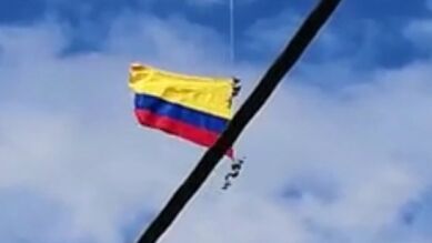 Mueren dos soldados colombianos al romperse la cuerda que los sujetaba y caer al vacío