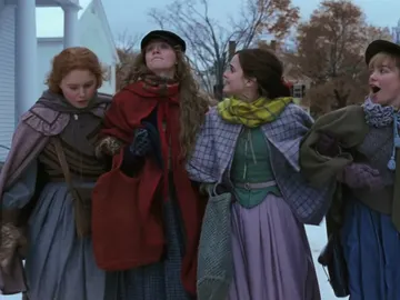 Jo, Beth, Amy y Meg (Saoirse Ronan, Emma Watson, Florence Pugh y Eliza Scanlen) en el tráiler de 'Mujercitas' Jo, Beth, Amy y Meg (Saoirse Ronan, Emma Watson, Florence Pugh y Eliza Scanlen) en el tráiler de 'Mujercitas'