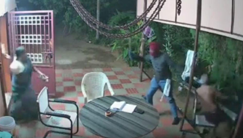 La mujer que salvó a chancletazos la vida de su marido