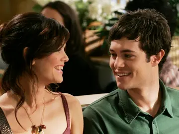 Seth y Summer (Adam Brody y Rachel Bilson) en 'The O.C.' Seth y Summer (Adam Brody y Rachel Bilson) en 'The O.C.'