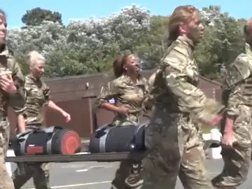 Entrenamiento militar del Liverpool femenino Entrenamiento militar del Liverpool femenino