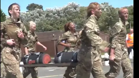 Entrenamiento militar del Liverpool femenino Entrenamiento militar del Liverpool femenino