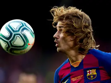 Griezmann mira fijamente al balón Griezmann mira fijamente al balón