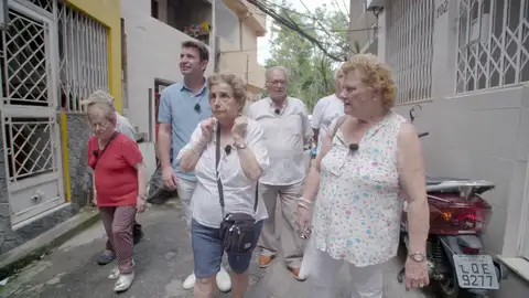 María Luisa, emocionada al comprobar que los niños son felices pese a la precariedad en una favela de Río de Janeiro María Luisa, emocionada al comprobar que los niños son felices pese a la precariedad en una favela de Río de Janeiro