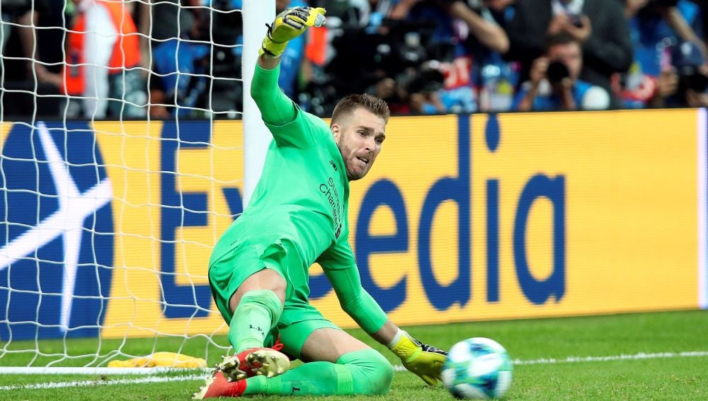 Adrián San Miguel, portero del Liverpool