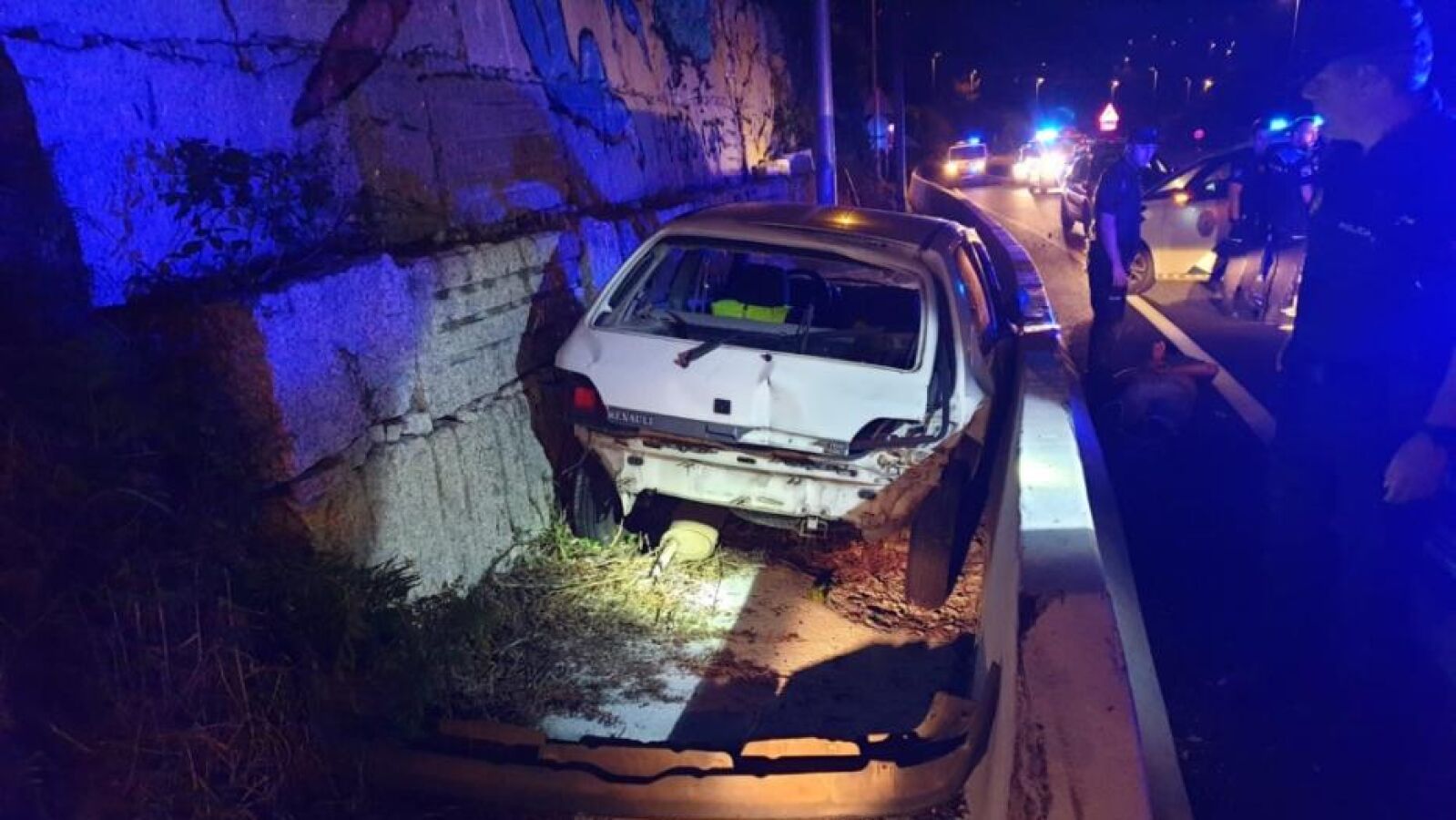 Detenido un kamikaze que circuló 14 kilómetros en sentido contrario y chocó contra un coche de Policía