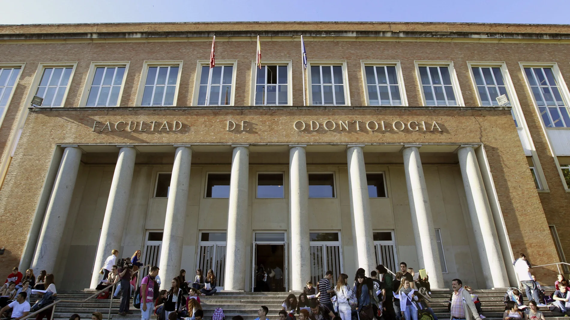 Fachada de la Facultad de Odontología de la Universidad Complutense de Madrid Fachada de la Facultad de Odontología de la Universidad Complutense de Madrid