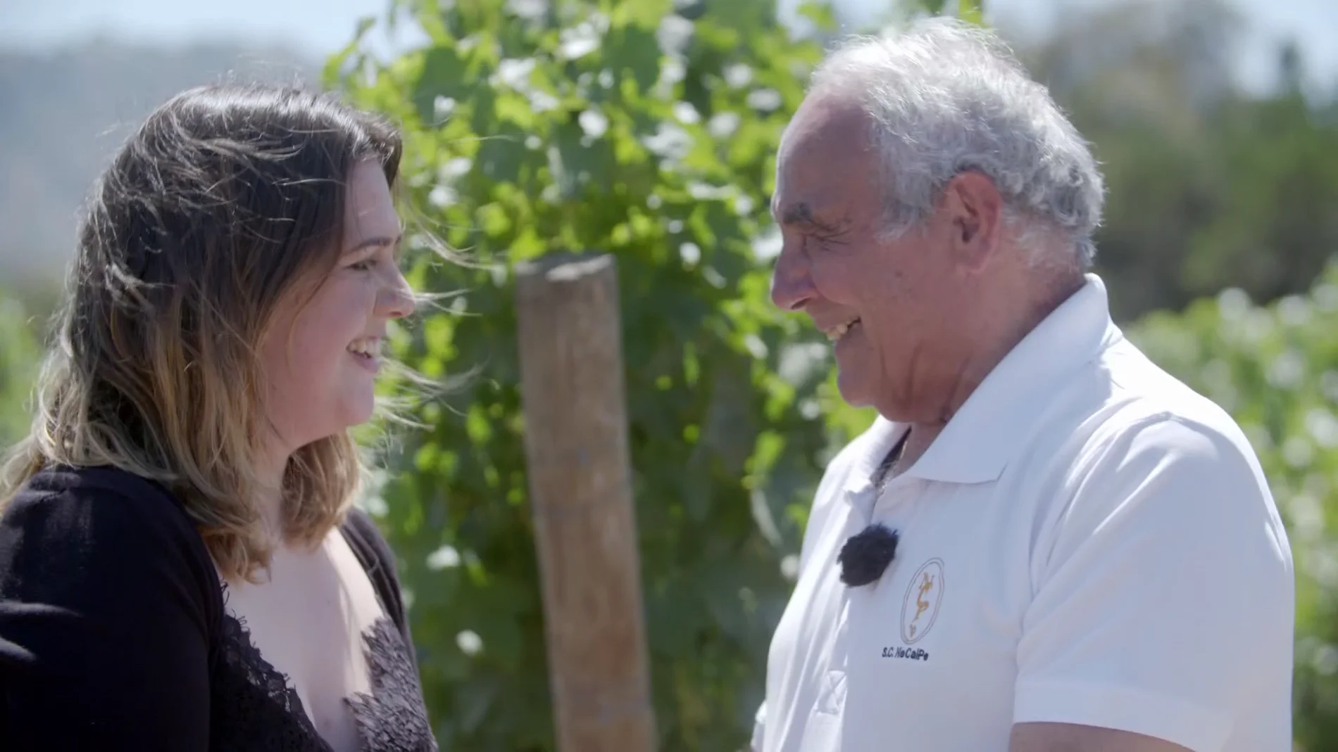 El sueño cumplido de Antonio: pasear por los viñedos de Chile y en compañía de su nieta Nerea