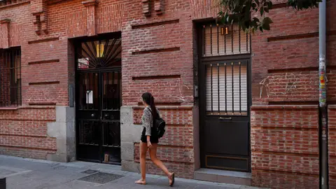 Fachada de la vivienda de Pilar donde fue asesinada presuntamente por su pareja Fachada de una vivienda en el barrio de Tetuán