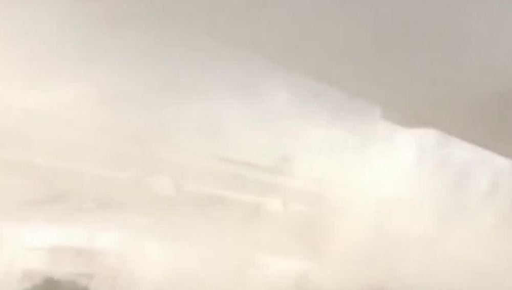 Densa niebla en un avión