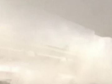 Densa niebla en un avión