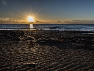 Atardecer en una playa de Málaga