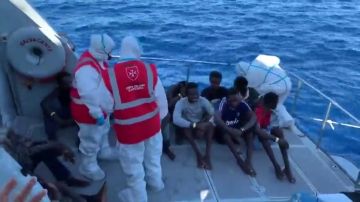 REEMPLAZO Los 27 menores no acompañados a bordo del Open Arms son evacuados a Lampedusa