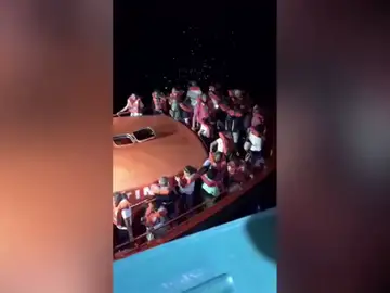 Desalojado un ferry al encallar cuando llegaba al puerto alicantino de Denia Desalojado un ferry al encallar cuando llegaba al puerto alicantino de Denia