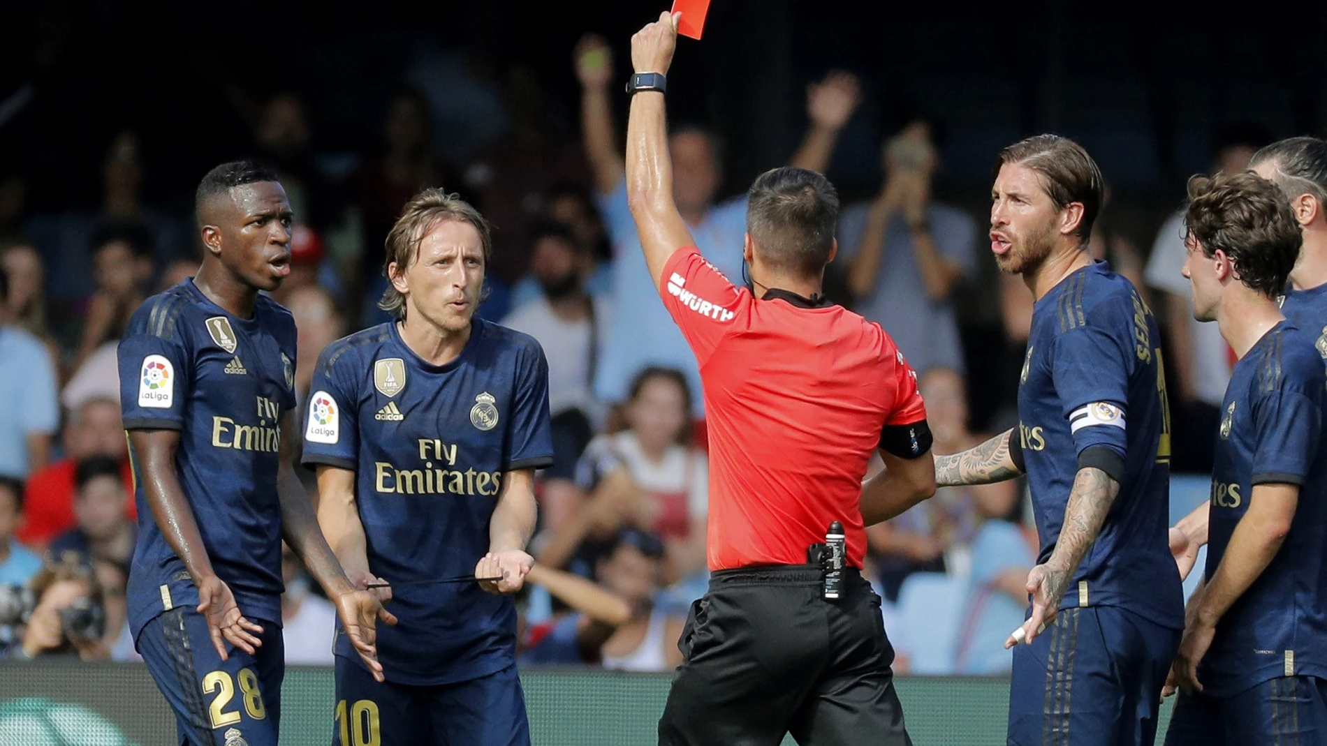 El colegiado Estrada Fernández expulsa a Luka Modric El colegiado Estrada Fernández expulsa a Luka Modric