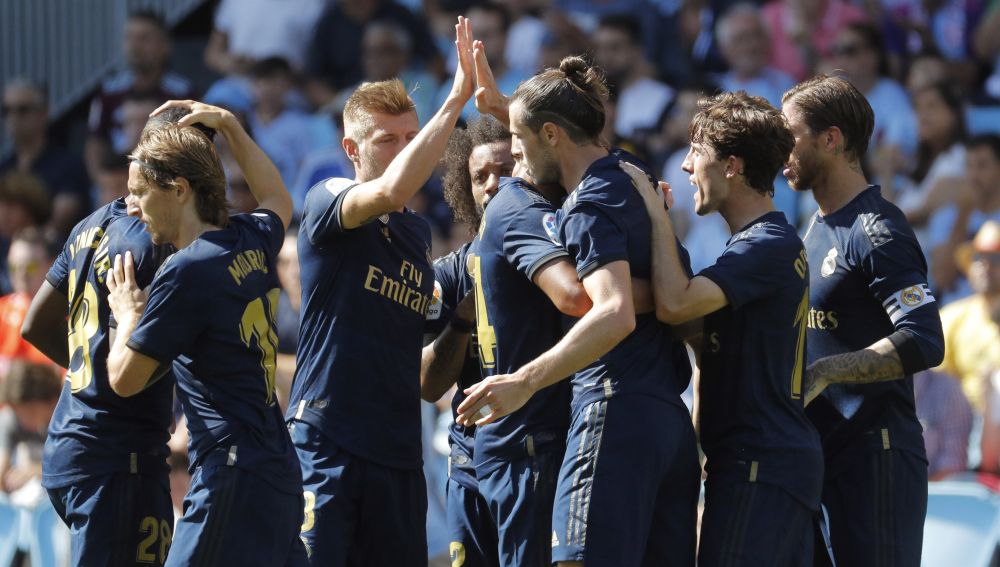 Los jugadores del Real Madrid celebran un gol ante el Celta