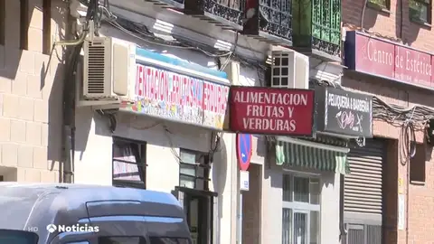 Los vecinos de Vallecas, hartos de la basura, el alcohol y el ruido Los vecinos de Vallecas, hartos de la basura, el alcohol y el ruido