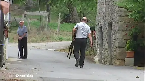 Así han capturado los vecinos de Azpeitia al toro que ha provocado la muerte de un anciano Así han capturado los vecinos de Azpeitia al toro que ha provocado la muerte de un anciano