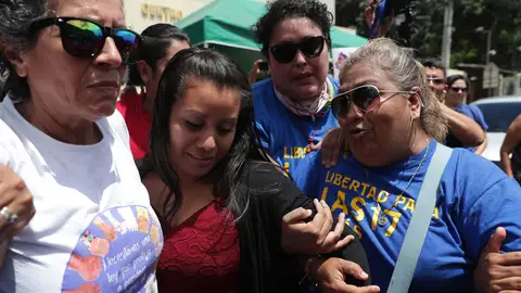 Evelyn Hernández sale de un tribunal tras otra sesión del juicio Evelyn Hernández sale de un tribunal tras otra sesión del juicio