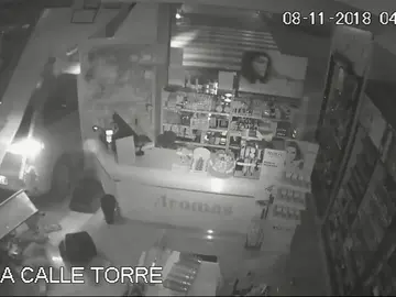 Una cadena de perfumerías sufre ocho robos en poco más de mes y medio Una cadena de perfumerías sufre ocho robos en poco más de mes y medio