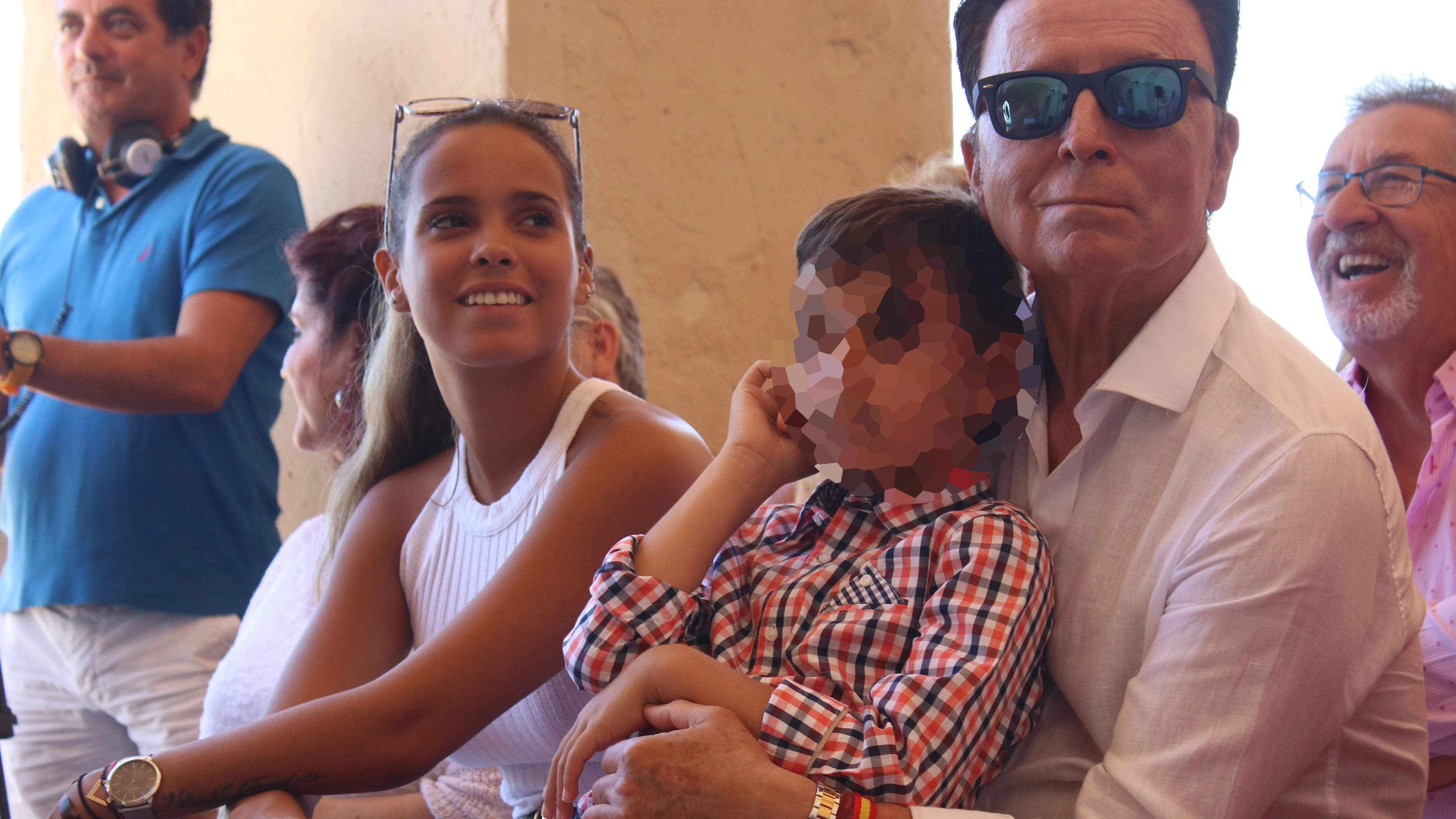 Gloria Camila, junto a su hermano y su padre José Ortega Cano Gloria Camila, junto a su hermano y su padre José Ortega Cano