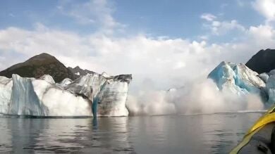 Dos jóvenes sobreviven al colapso de un glaciar cuando practicaban kayak en Alaska