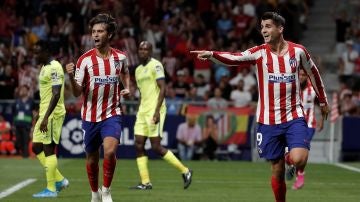 Morata y Joao Félix celebran el gol ante el Getafe