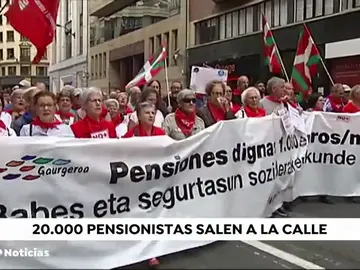 Miles de pensionistas se manifiestan en Bilbao pidiendo pensiones dignas Miles de pensionistas se manifiestan en Bilbao pidiendo pensiones dignas