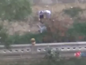 El hombre tras caer por el barranco El hombre tras caer por el barranco