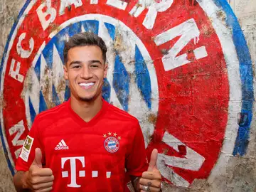 Coutinho posa con la camiseta del Bayern Coutinho posa con la camiseta del Bayern