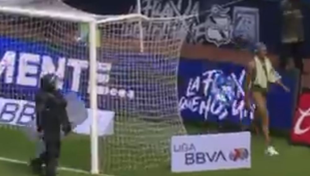 El 'Negro de WhatsApp' irrumpe en el partido