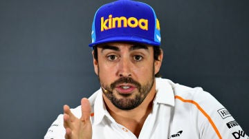 Fernando Alonso charla con los medios de comunicación