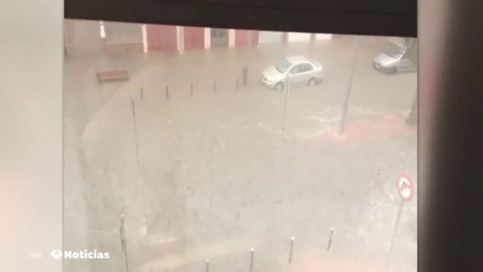 Alerta por tormentas en la Comunidad Valenciana: el viento obliga a cerrar parques y playas 
