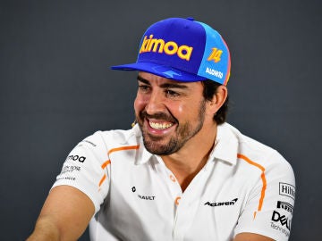 Fernando Alonso, sonriente durante una rueda de prensa