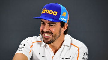 Fernando Alonso, sonriente durante una rueda de prensa