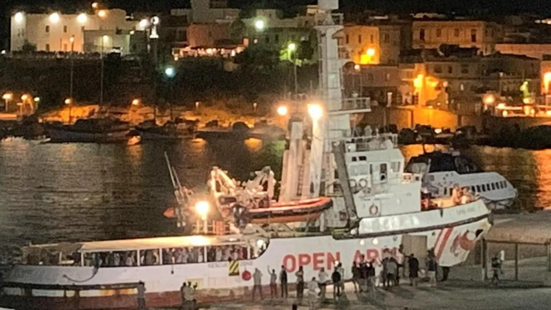 El barco de la ONG Open Arms en el puerto de Lampedusa El barco de la ONG Open Arms en el puerto de Lampedusa
