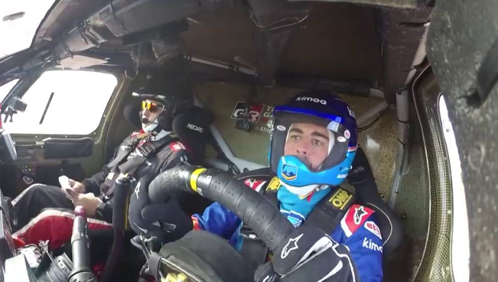 VÍDEO: Primera imágenes de Fernando Alonso en Namibia pilotando el Toyota del Dakar