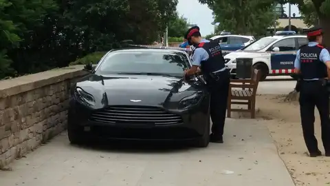 Un mosso fuera de servicio detiene a un hombre que habría robado un coche valorado en 239.000 euros Un mosso fuera de servicio detiene a un hombre que habría robado un coche valorado en 239.000 euros