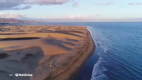 Detenidos dos turistas por llevarse 40 botellas de arena de una playa de Cerdeña Detenidos dos turistas por llevarse 40 botellas de arena de una playa de Cerdeña