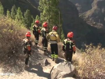 Jesús e Irene vuelven a casa tras ser desalojados en dos ocasiones tras los incendios de Gran Canaria 